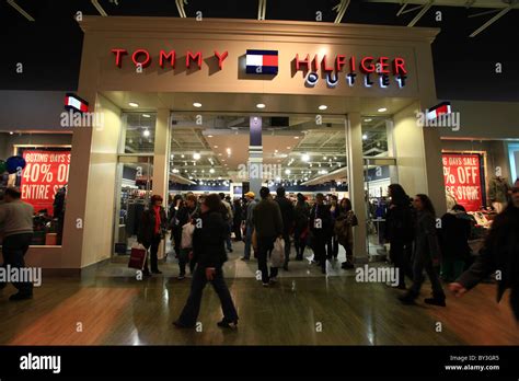 tommy hilfiger outlet store.